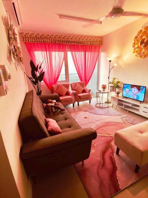 Sentrovue B Pink House Apartment Bandar Puncak Alam Екстериор снимка